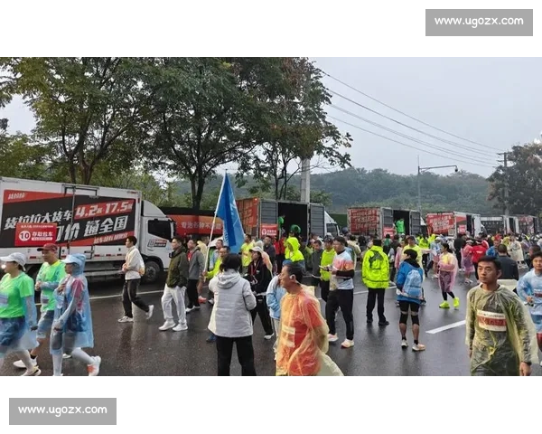 企业护航秋雨赛道！悦活货拉拉守护 3000 跑者 “继光之路”